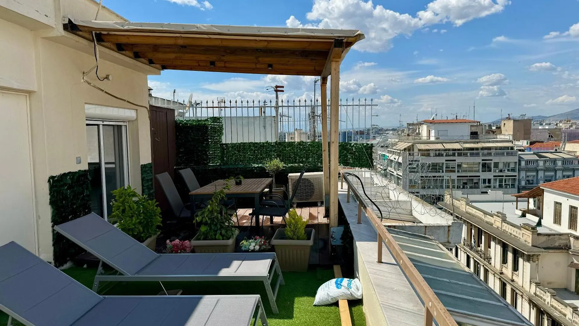 Rooftop Mini Suite-Roof Deck-Sunbeds-City View Tessalónica 0*,  Grécia
