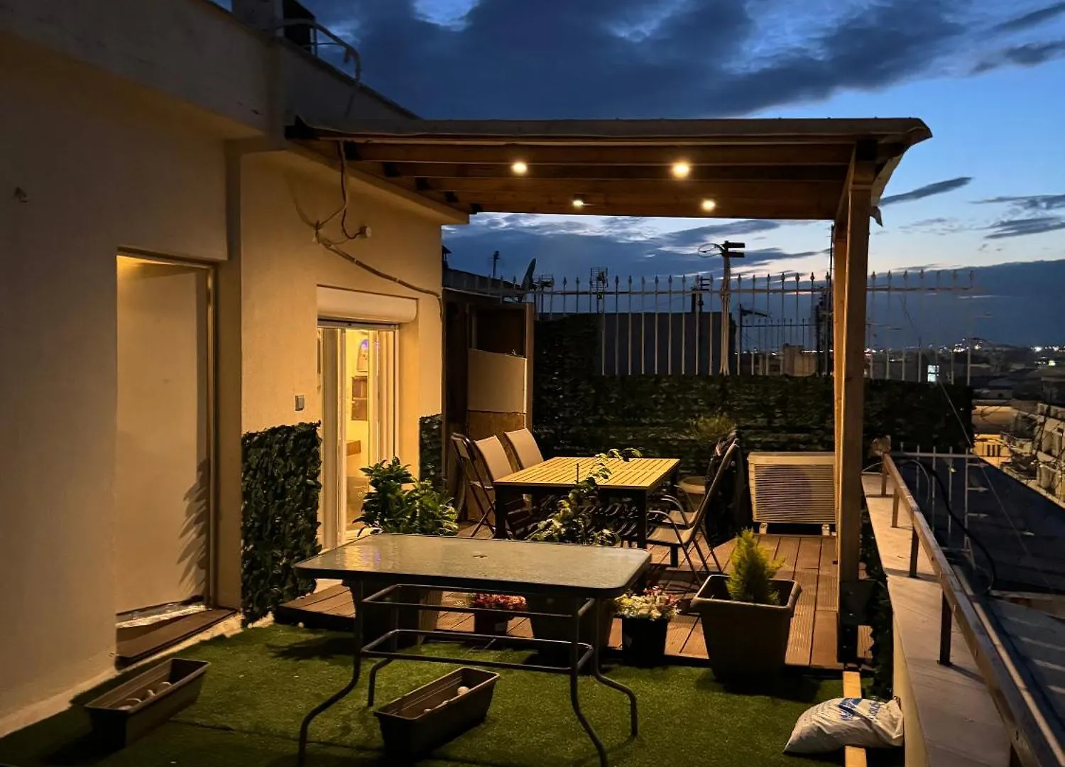 Rooftop Mini Suite-Roof Deck-Sunbeds-City View Tessalónica Apartamento