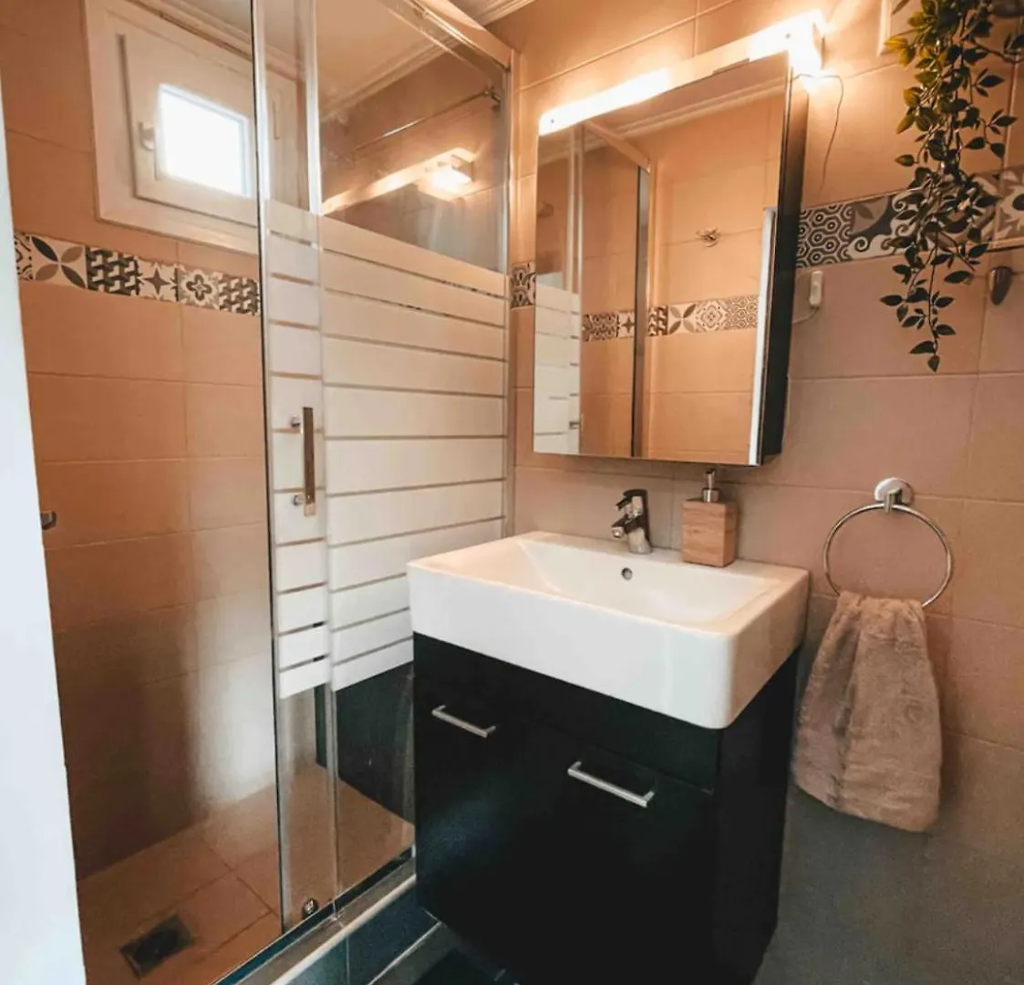 Апартаменты Rooftop Mini Suite-Roof Deck-Sunbeds-City View Салоники